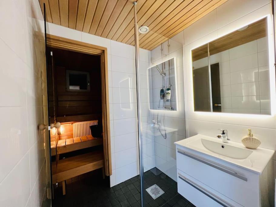 Spacious City Center Apt - Sauna - Self Check In ロヴァニエミ エクステリア 写真